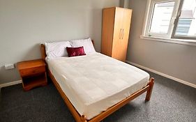 Double Room Close To Edinburgh Airport And Heriot Watt University